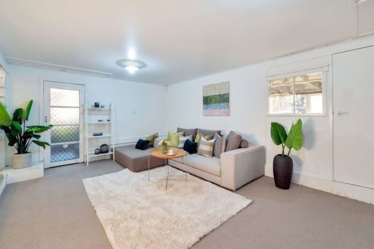 Photo of property in 66 Bond Crescent, Forrest Hill, Auckland, 0620