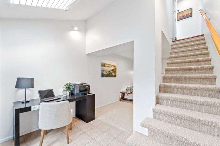 Photo of property in 18 Tizard Road, Birkenhead, Auckland, 0626