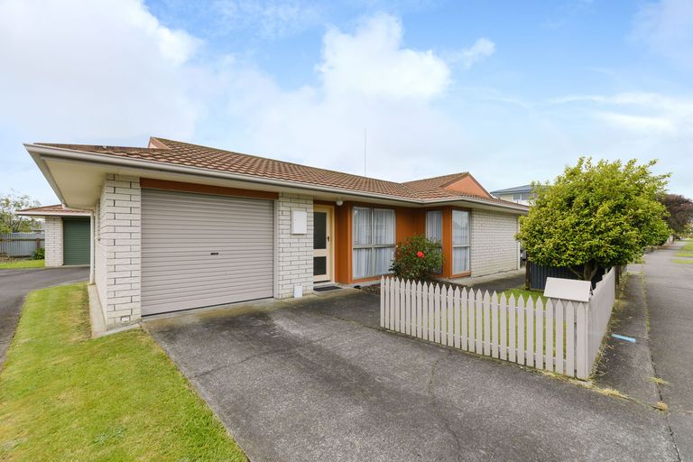 Photo of property in 11 Herbert Avenue, Cloverlea, Palmerston North, 4412