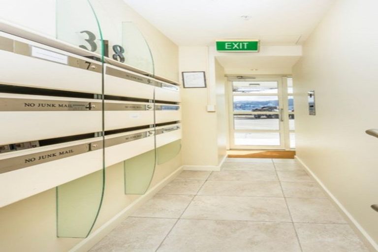 Photo of property in 1/318 Oriental Parade, Oriental Bay, Wellington, 6011