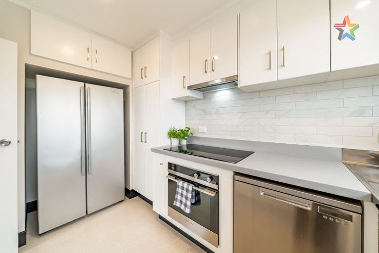 Photo of property in 4/30 London Road, Korokoro, Lower Hutt, 5012