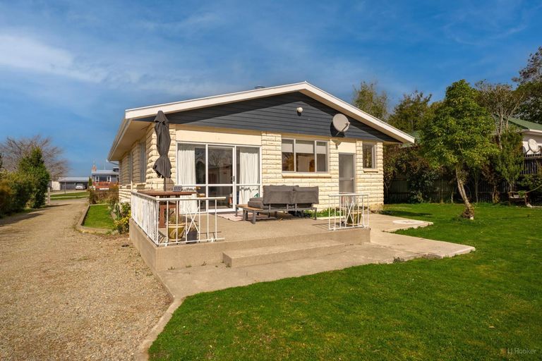 Photo of property in 60 Timaru Road, Waimate, 7924