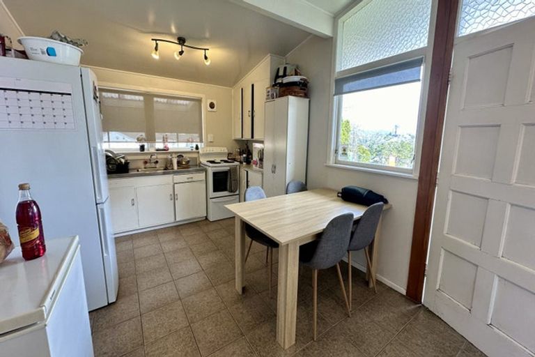 Photo of property in 81 Edmonton Road, Henderson, Auckland, 0612