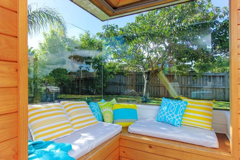 Photo of property in 1/21 Channing Crescent, Botany Downs, Auckland, 2010