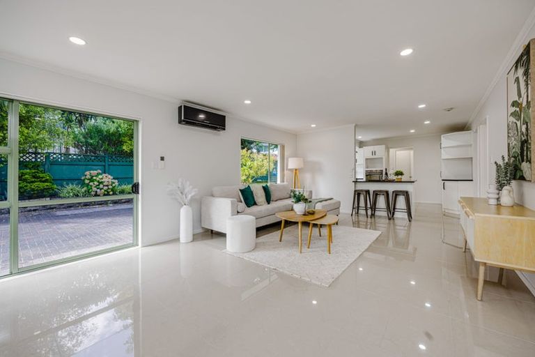 Photo of property in 16 Cumbrian Place, Conifer Grove, Takanini, 2112