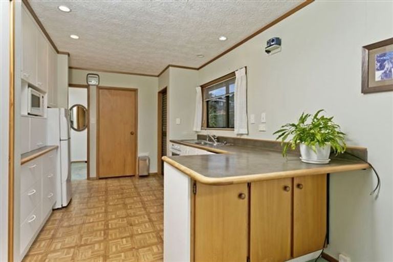 Photo of property in 40 Athena Drive, Totara Vale, Auckland, 0629