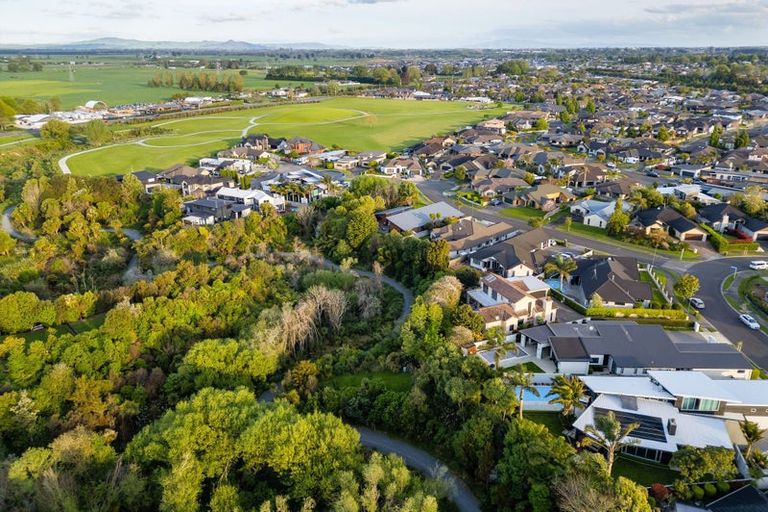 Photo of property in 35 The Esplanade, Huntington, Hamilton, 3210