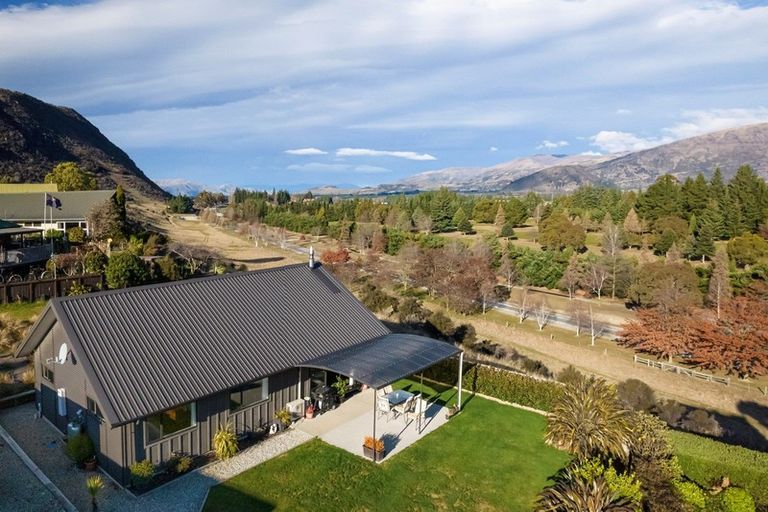 Photo of property in 20 Mount Iron Drive, Wanaka, 9305