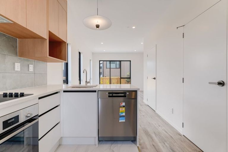 Photo of property in 11 Tokarewa Close, Mount Wellington, Auckland, 1062