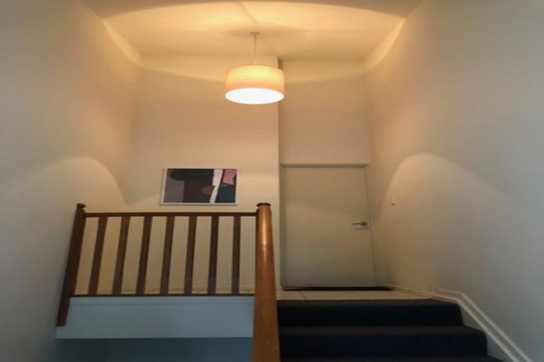 Photo of property in 2/1b Birkenhead Avenue, Birkenhead, Auckland, 0626