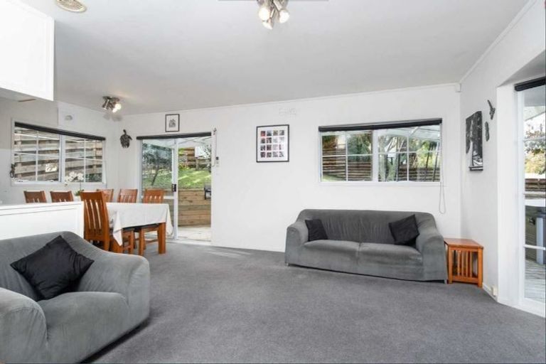 Photo of property in 48 Donovan Avenue, Massey, Auckland, 0614
