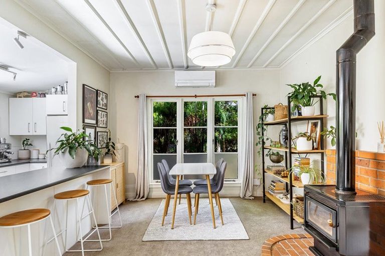 Photo of property in 218 Woodlands Park Road, Titirangi, Auckland, 0604