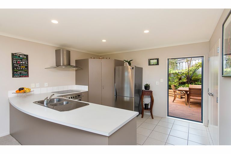 Photo of property in 12 Ernest Shackleton Place, Waiuku, 2123