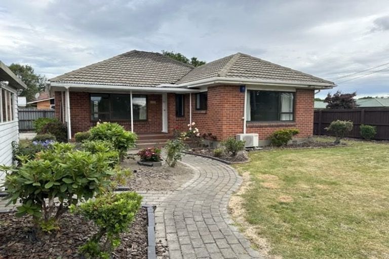 Photo of property in 32 Avonhead Road, Avonhead, Christchurch, 8042