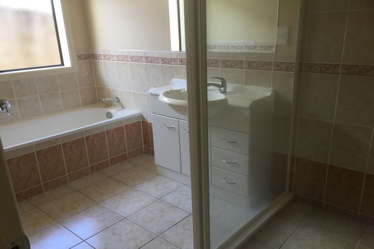 Photo of property in 10 Brookwood Drive, Henderson, Auckland, 0612