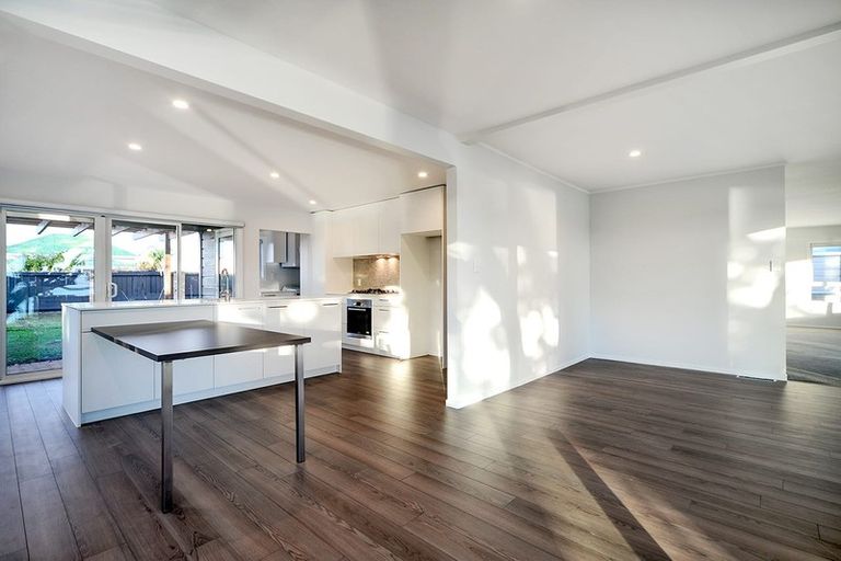 Photo of property in 74 Queen Street, Northcote Point, Auckland, 0627