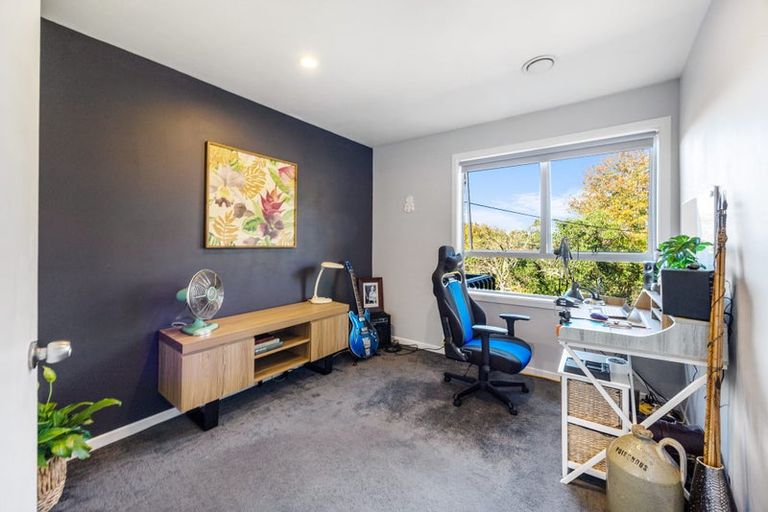Photo of property in 34 Rauhuia Crescent, Parau, Auckland, 0604