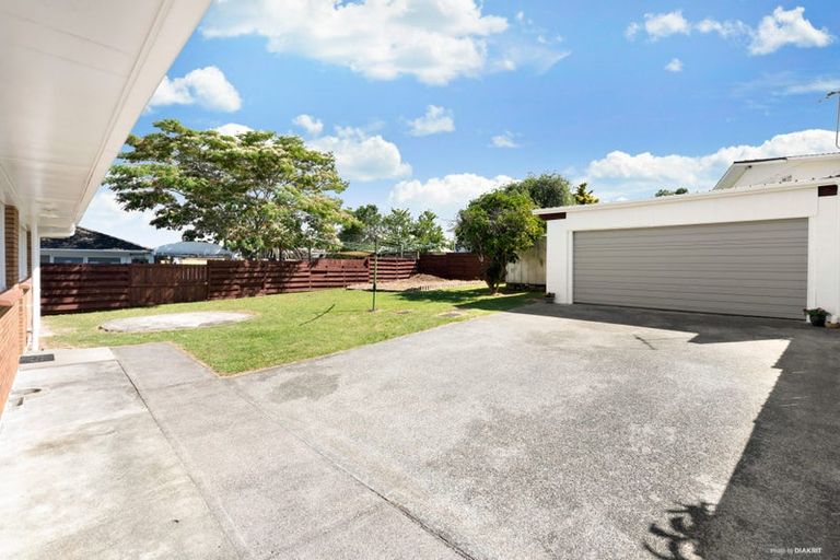 Photo of property in 43 Cascades Road, Pakuranga Heights, Auckland, 2010