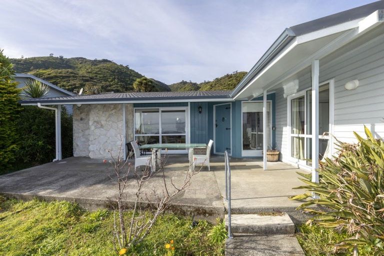 Photo of property in 9 Kotare Street, Waikanae, 5036
