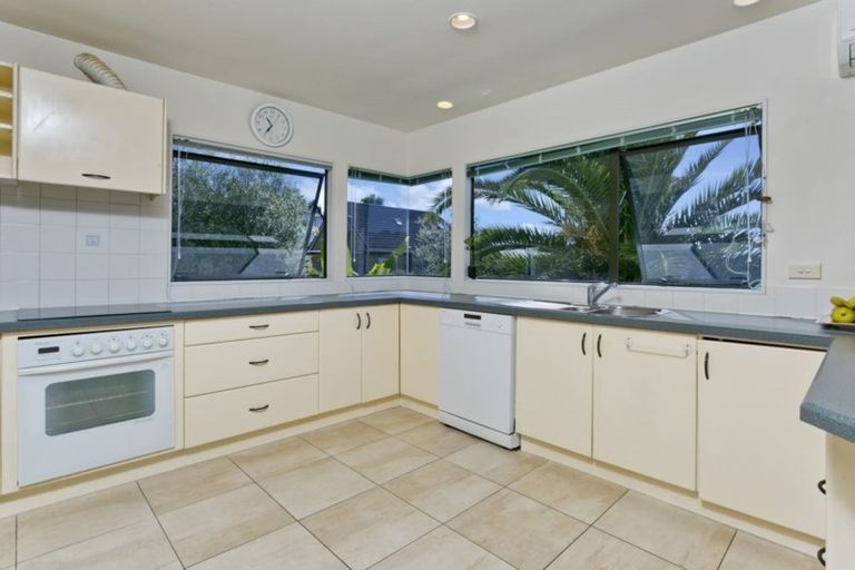 Photo of property in 43 Crestview Place, Browns Bay, Auckland, 0630