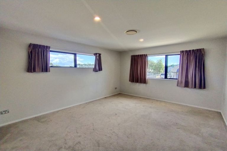 Photo of property in 3a Crystal Avenue, Glendene, Auckland, 0602