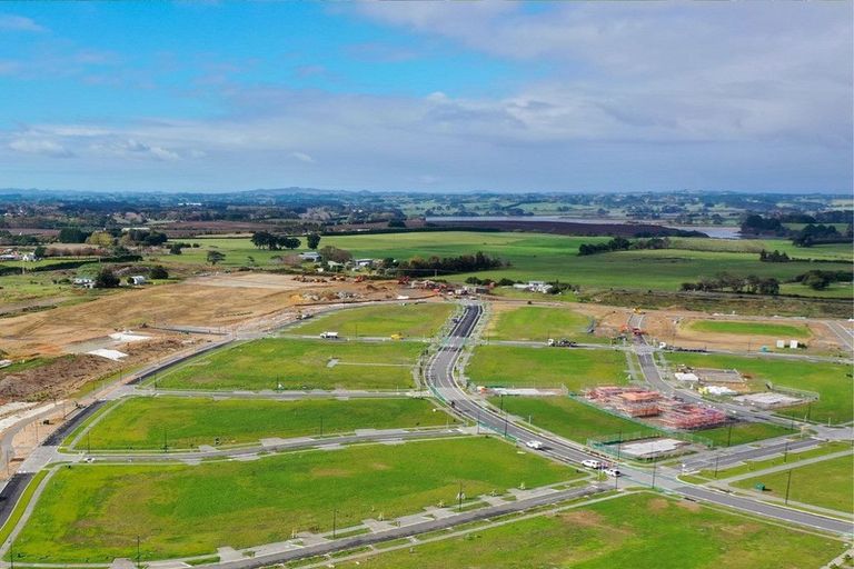 Photo of property in 8 Korowhiti Road, Clarks Beach, 2122