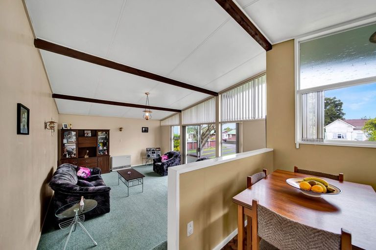 Photo of property in 6b York Street, Eltham, 4322