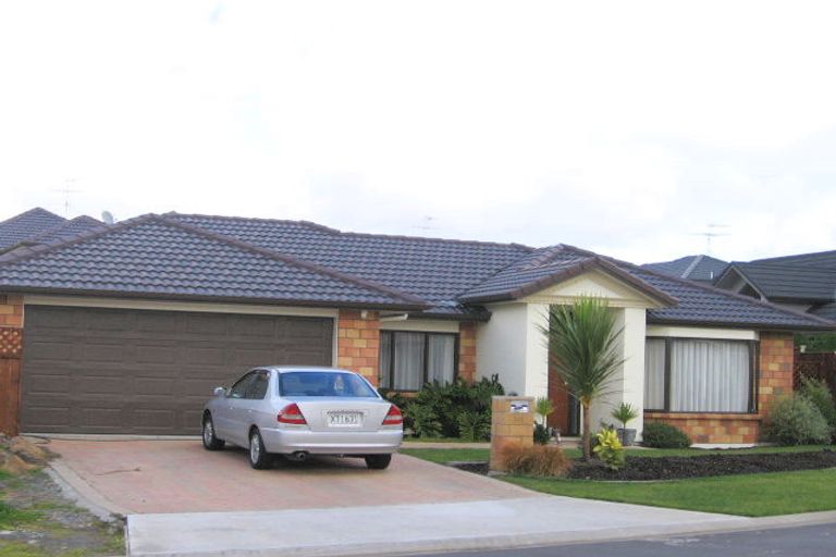 Photo of property in 10 Kalmore Place, Flat Bush, Auckland, 2016