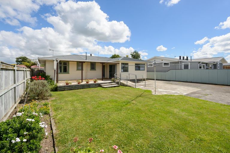 Photo of property in 79 Sutherland Crescent, Westbrook, Palmerston North, 4412