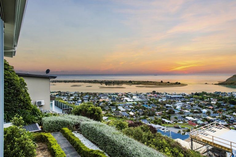 Photo of property in 2 Redcliffs View Lane, Redcliffs, Christchurch, 8081