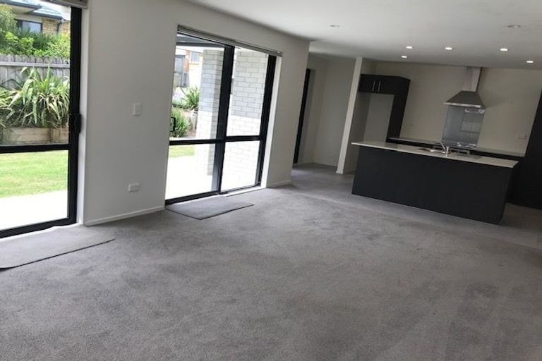 Photo of property in 2 Torrie Way, Pukekohe, 2120