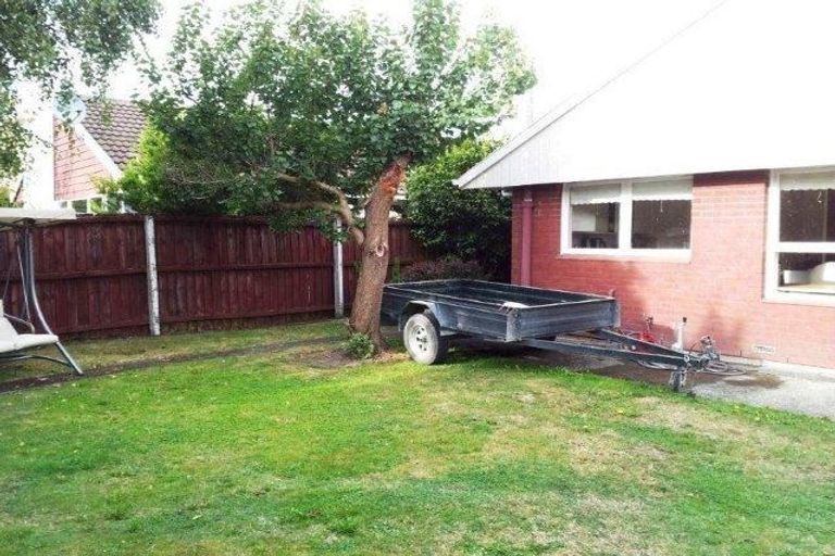 Photo of property in 2/10 Ashfield Place, Ilam, Christchurch, 8041