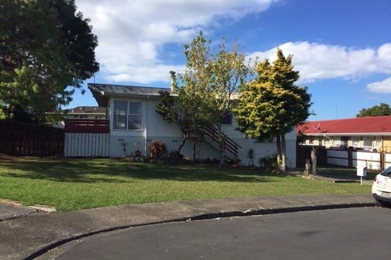 Photo of property in 4 Longbill Place, Glendene, Auckland, 0602