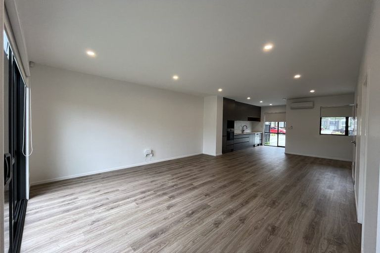 Photo of property in 73 Papatupu Way, Kumeu, 0810