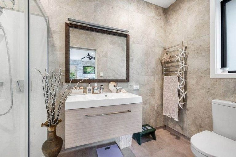 Photo of property in 80a Beach Road, Mellons Bay, Auckland, 2014