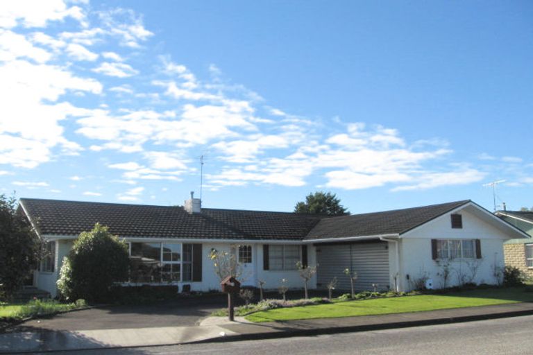 Photo of property in 8 Knights Grove, Otaki, 5512