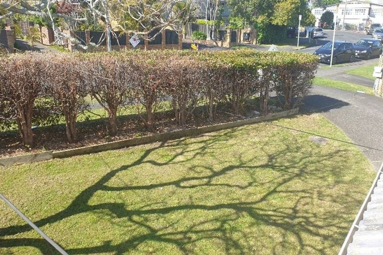 Photo of property in 1/5 Fenwick Avenue, Milford, Auckland, 0620