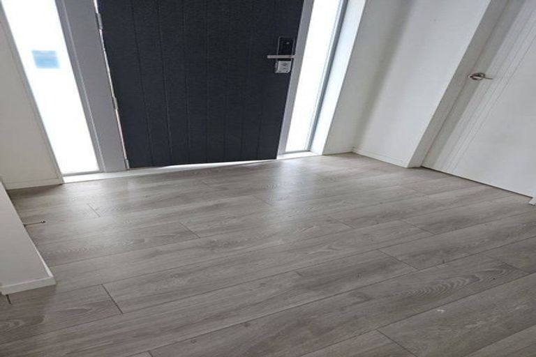 Photo of property in 10 Cliff Road, Papakura, 2110