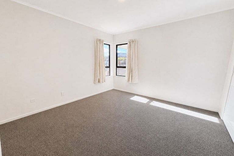 Photo of property in 3 Kadina Place, Botany Downs, Auckland, 2010