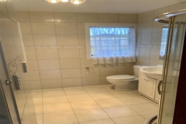 Photo of property in 47 Cascades Road, Pakuranga Heights, Auckland, 2010