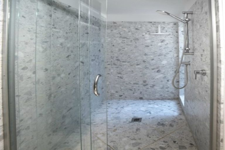 Photo of property in 74 Oriental Parade, Oriental Bay, Wellington, 6011