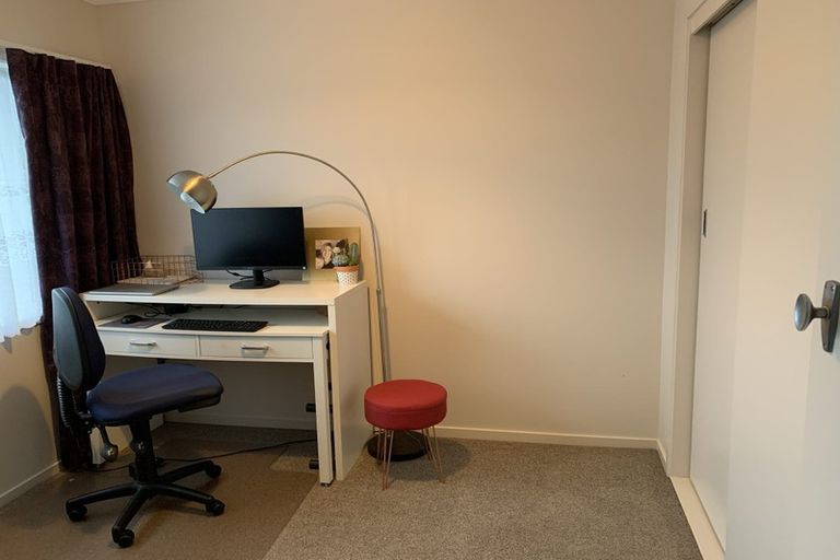 Photo of property in 2/100 Titirangi Road, New Lynn, Auckland, 0600