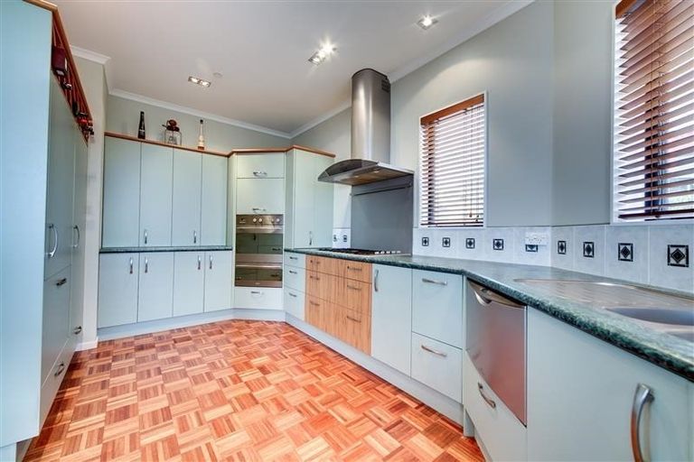 Photo of property in 5 Oceanview Terrace, Tirohanga, Lower Hutt, 5010