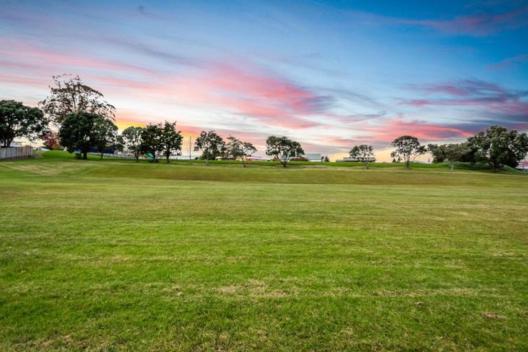 Photo of property in 52f Vodanovich Road, Te Atatu South, Auckland, 0610