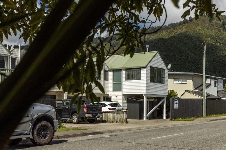 Photo of property in 2 Marina Drive, Waikawa, Picton, 7220