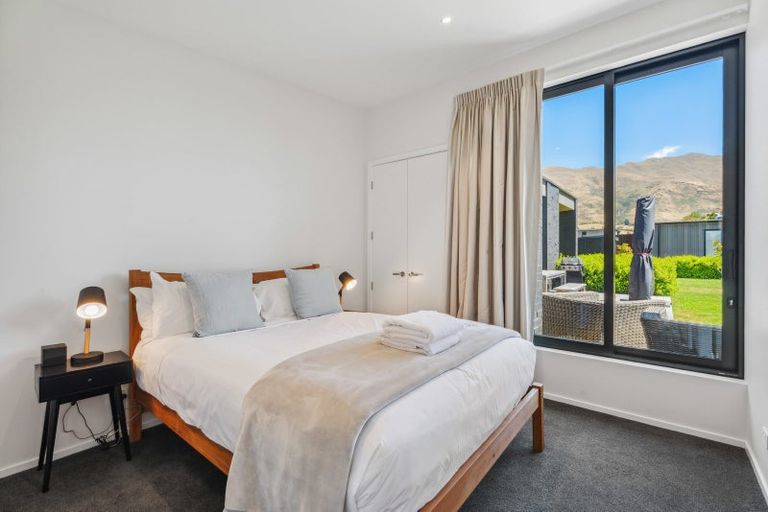 Photo of property in 28 Stackbrae Avenue, Wanaka, 9305