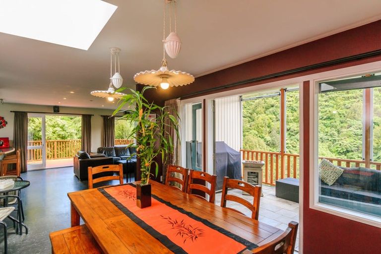 Photo of property in 64 Pomare Road, Tirohanga, Lower Hutt, 5010