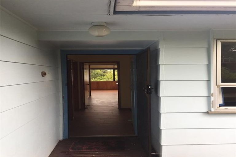 Photo of property in 3 Lavery Place, Sunnynook, Auckland, 0632