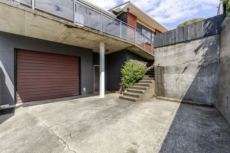 Photo of property in 46 Seaview Road, Marfell, New Plymouth, 4310