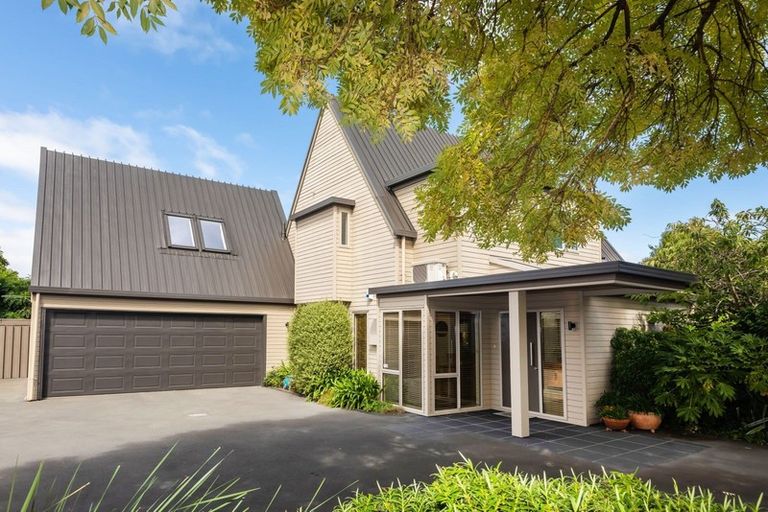 Photo of property in 32 Jeffreys Road, Fendalton, Christchurch, 8052